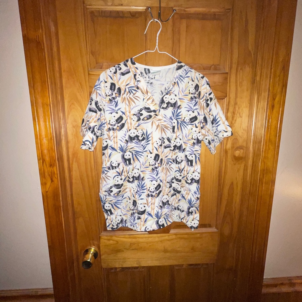 Cute Panda bear scrub top Fresh Approach brand size Large.